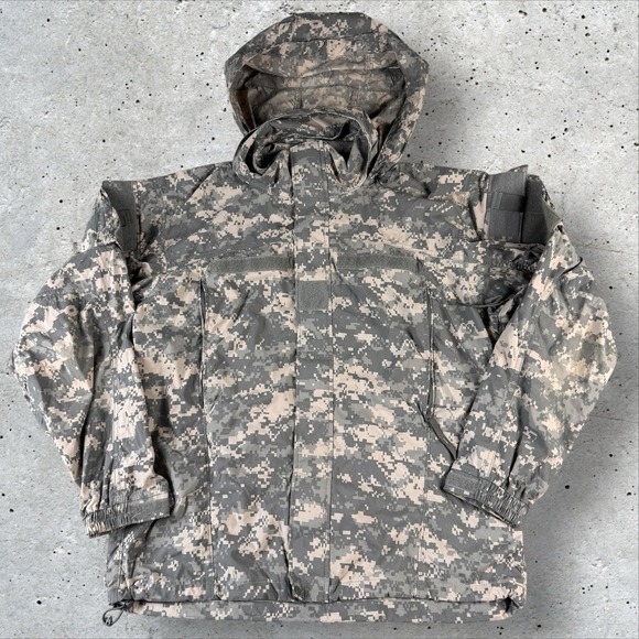 ECWCS Gen III Level 5 Jacket USGI ACU L5 Soft Shell Cold Weather Medium UCP Camo
